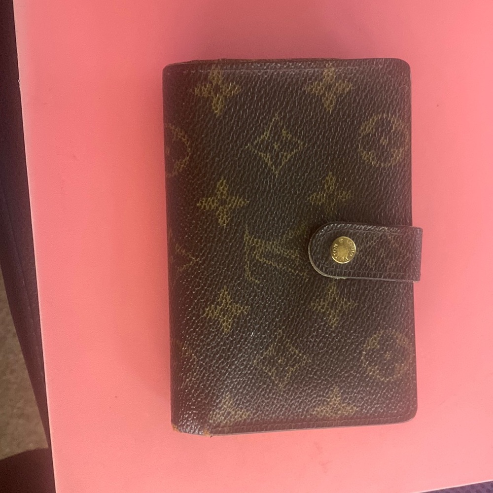 Pre Loved Authentic Louis Vuitton Kiss Lock Wallet